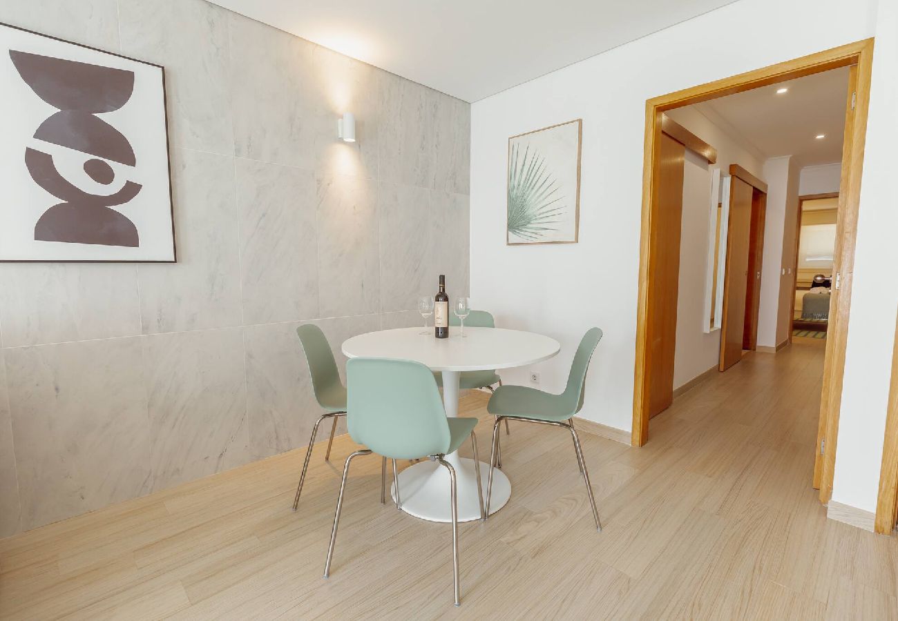 Apartamento em Porto - Stylish Apartment With Terrace by Hosty