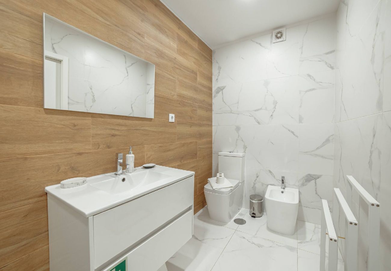 Apartamento em Porto - Coliseu Apartment by Hosty