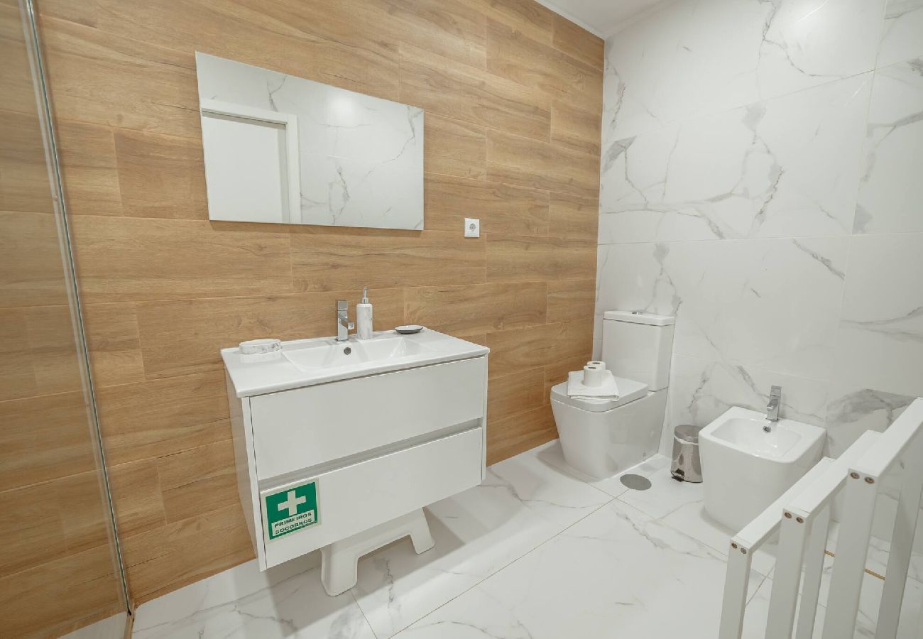 Apartamento em Porto - Coliseu Apartment by Hosty