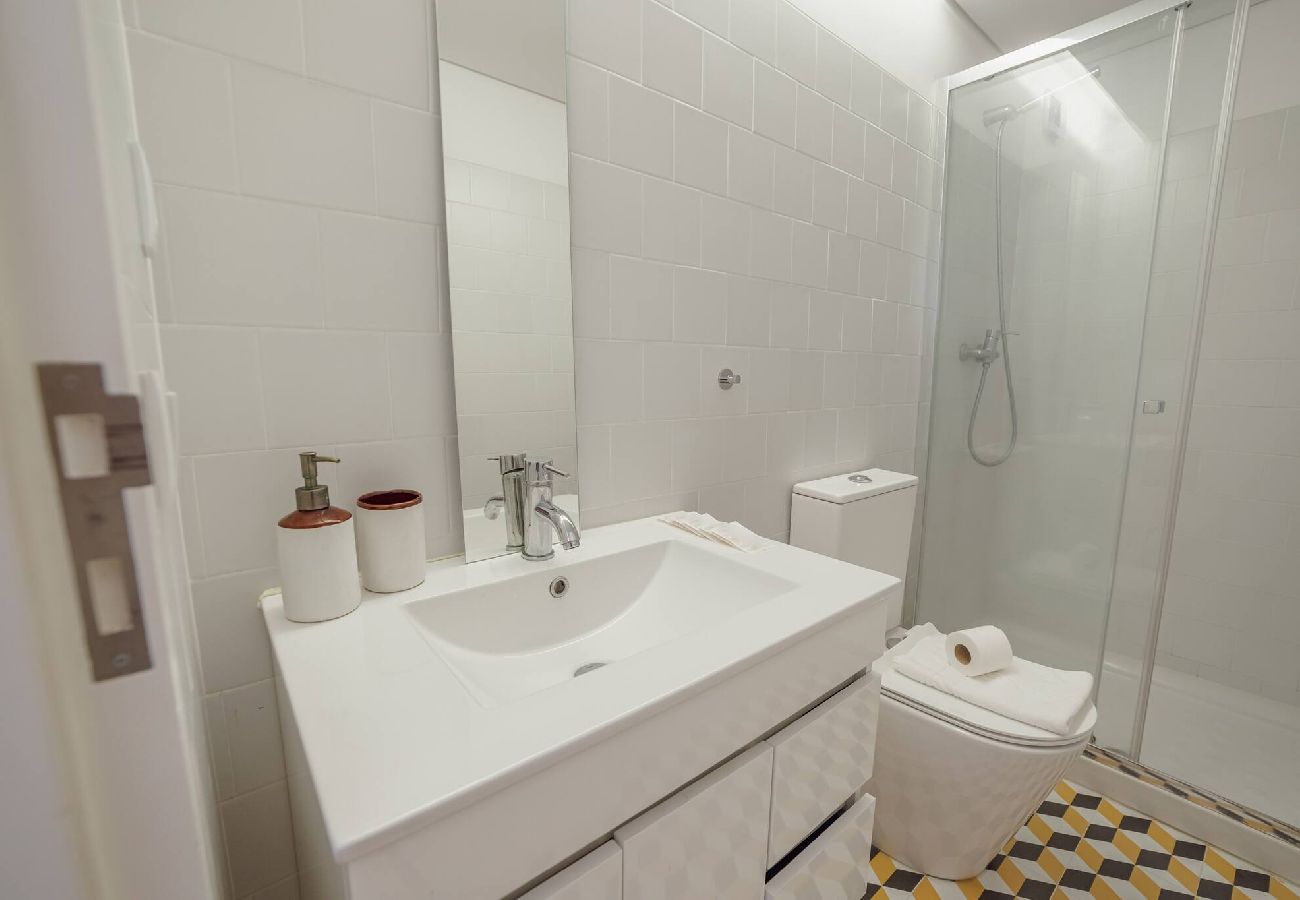Apartamento em Porto - Cozy Almada by Hosty