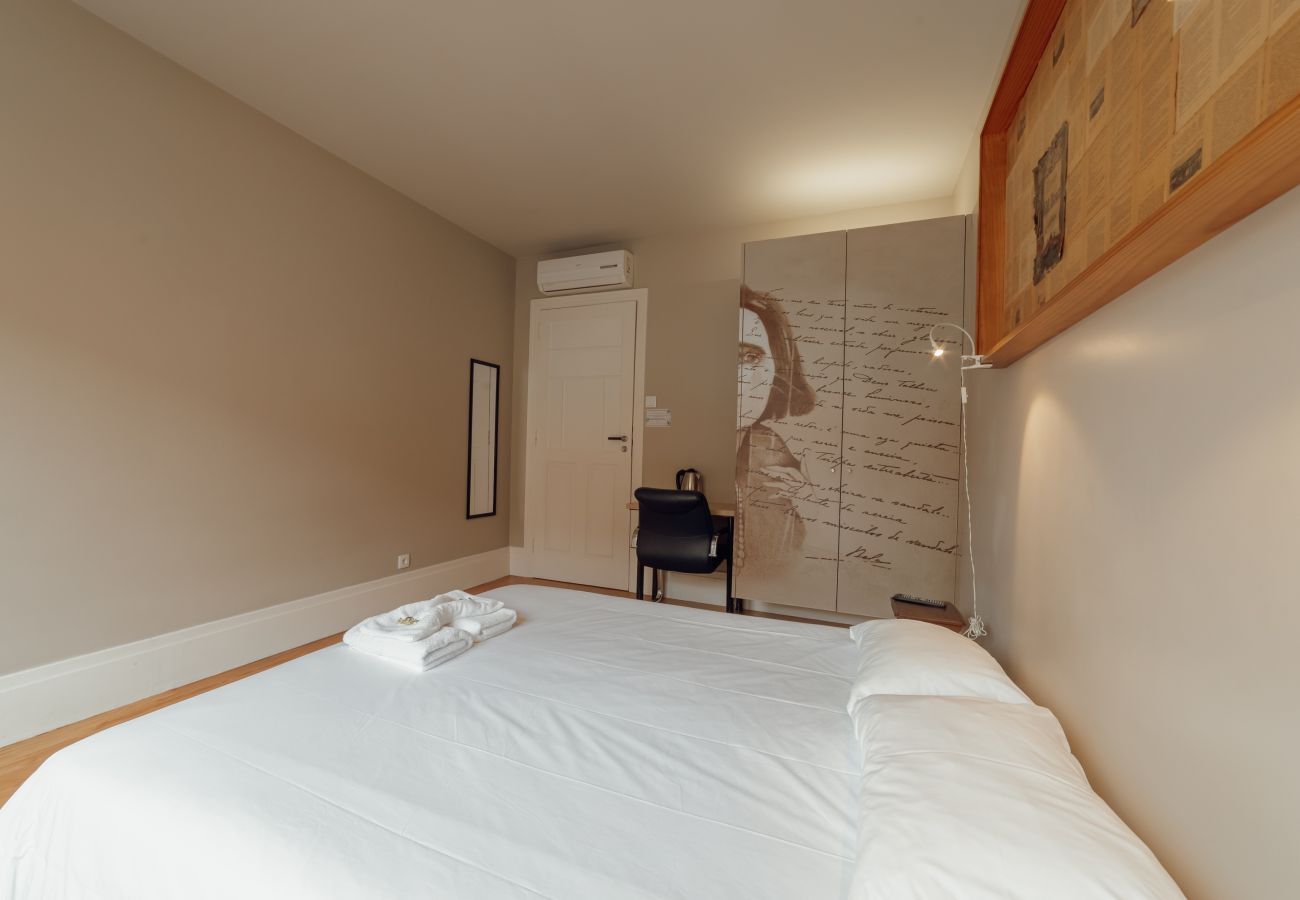 Quarto em Porto - Boutique Suite Literature by Hosty