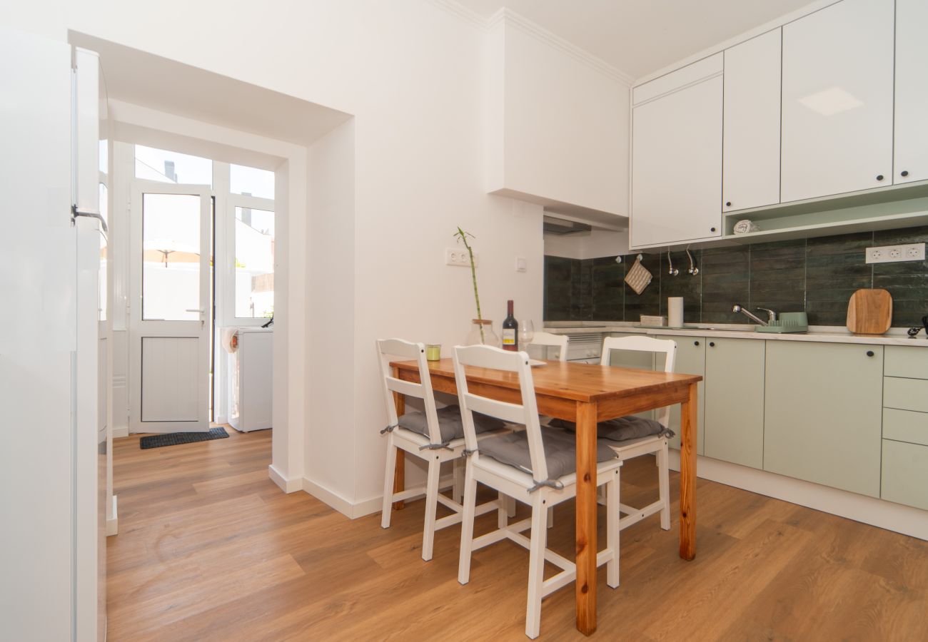 Apartamento em Lisboa - Graça Delight w/Terrace by Hosty