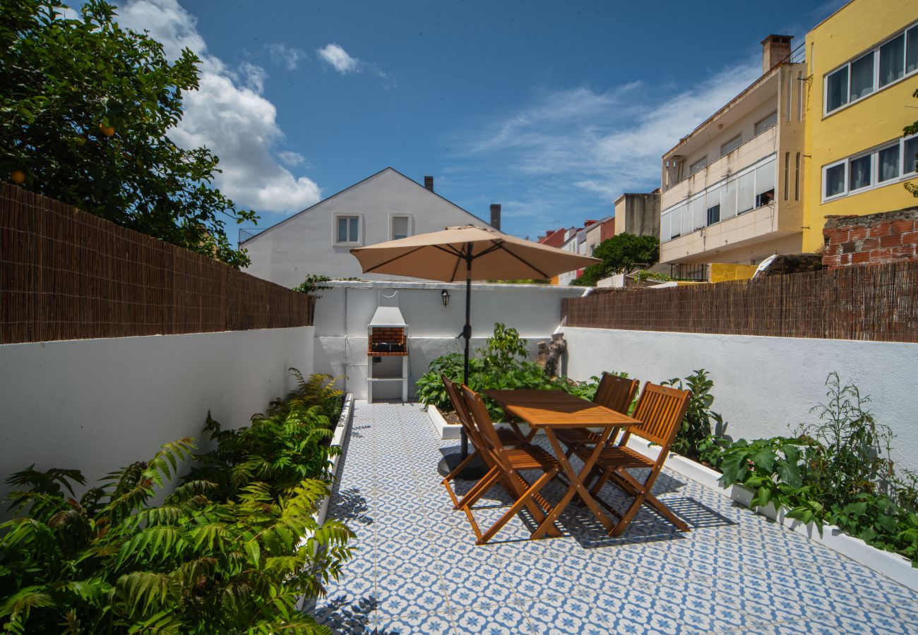 Apartamento em Lisboa - Graça Delight w/Terrace by Hosty