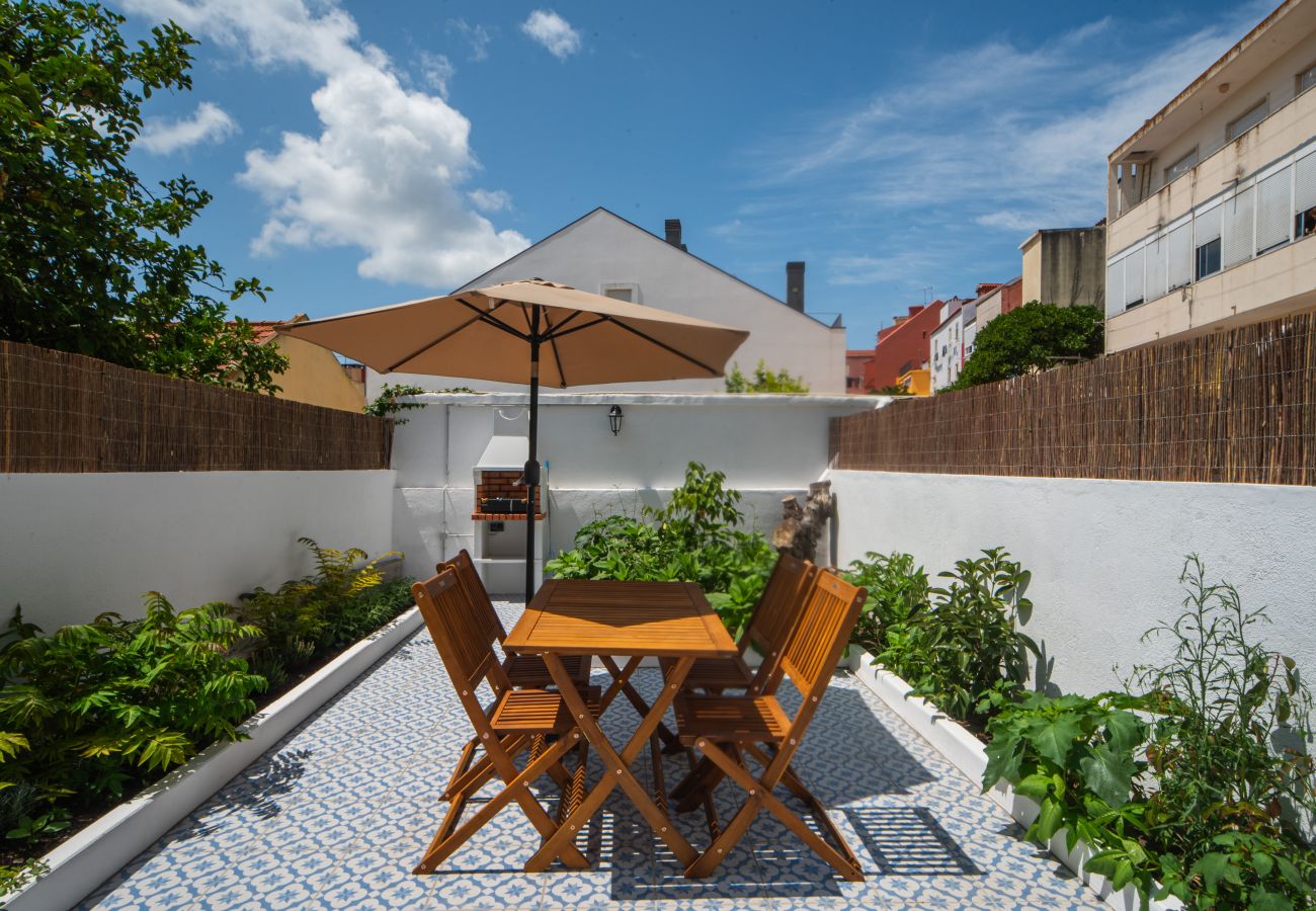 Apartamento em Lisboa - Graça Delight w/Terrace by Hosty