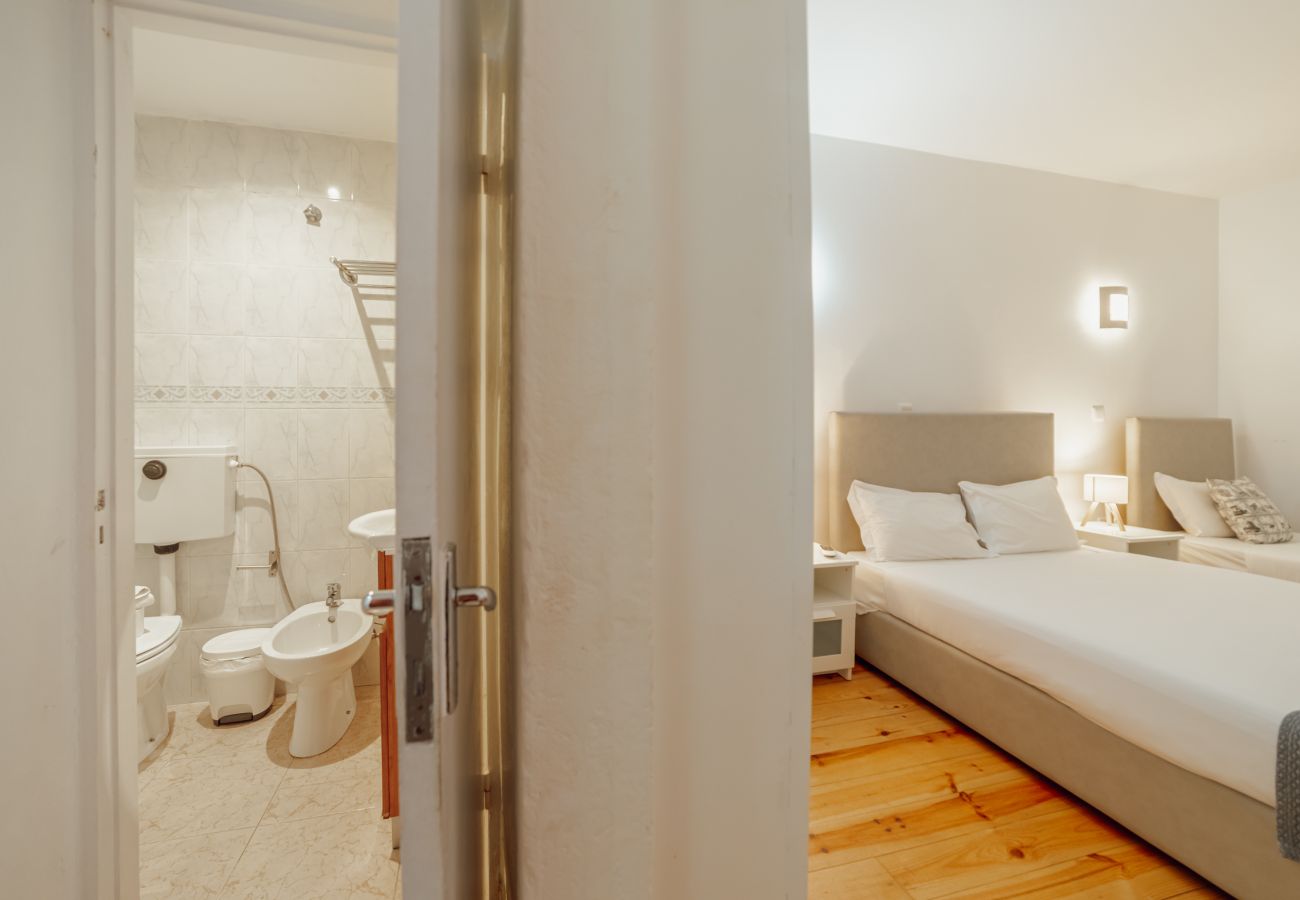 Quarto em Porto - DEAR 101 by Hosty