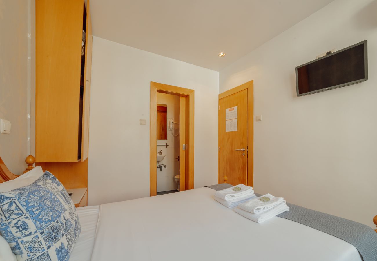 Quarto em Porto - DEAR 103 by Hosty