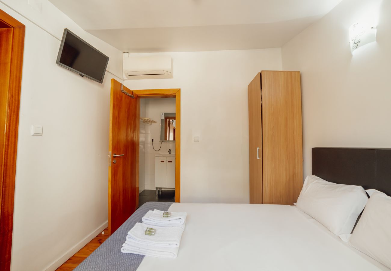 Quarto em Porto - DEAR 103 by Hosty