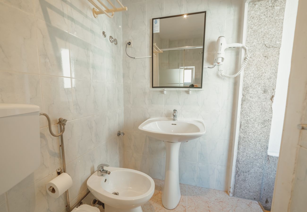 Quarto em Porto - DEAR 103 by Hosty