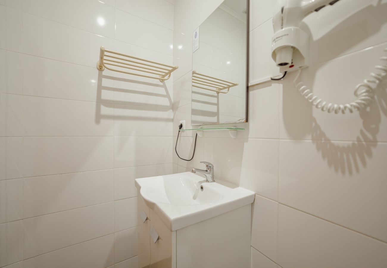 Quarto em Porto - DEAR 103 by Hosty