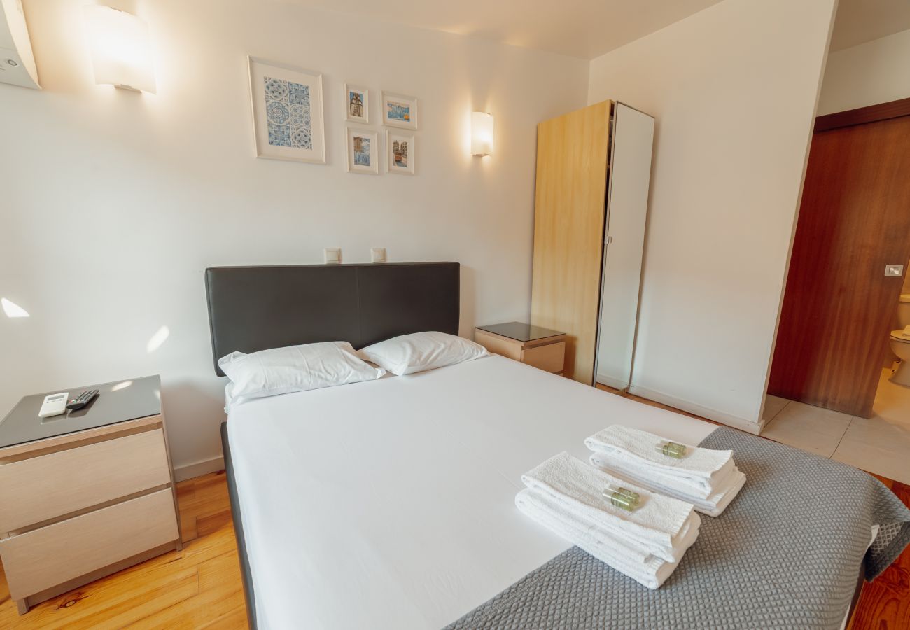 Quarto em Porto - DEAR 103 by Hosty