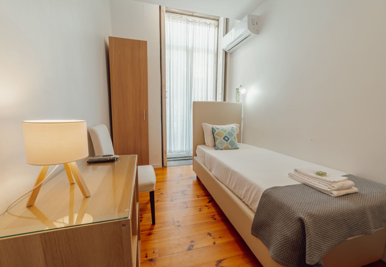 Quarto em Porto - DEAR 201 by Hosty