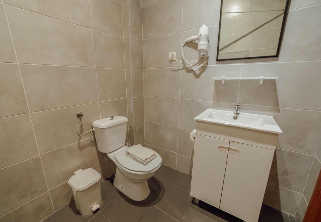 Quarto em Porto - DEAR 201 by Hosty