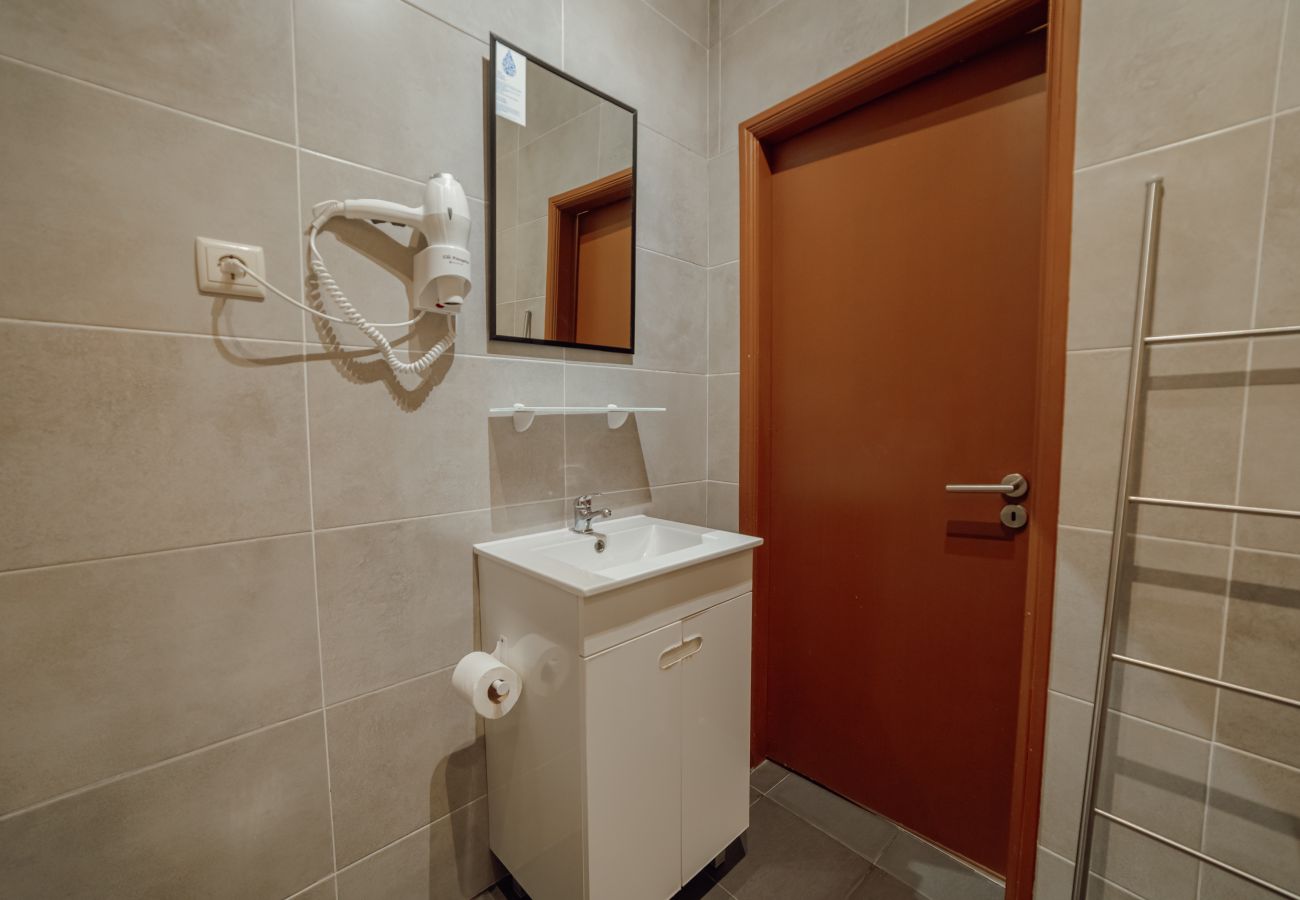 Quarto em Porto - DEAR 201 by Hosty