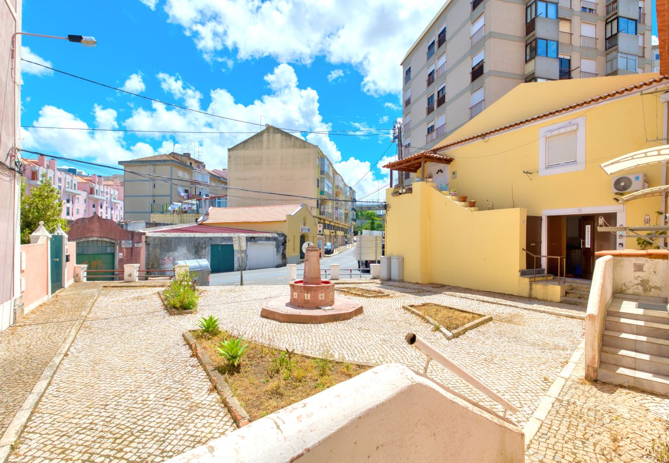 Apartamento em Sacavém - City Garden House by Hosty