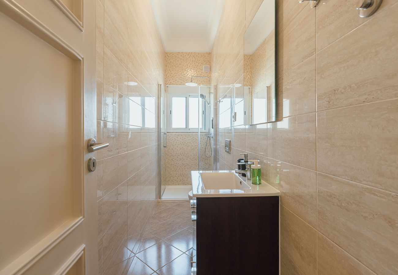 Quarto em Lisboa - Gaspar House in Areeiro Room I by Hosty