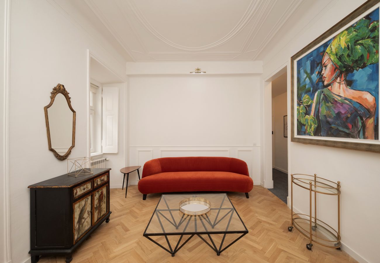 Quarto em Lisboa - Four Horizons IV Kinshasa by Hosty