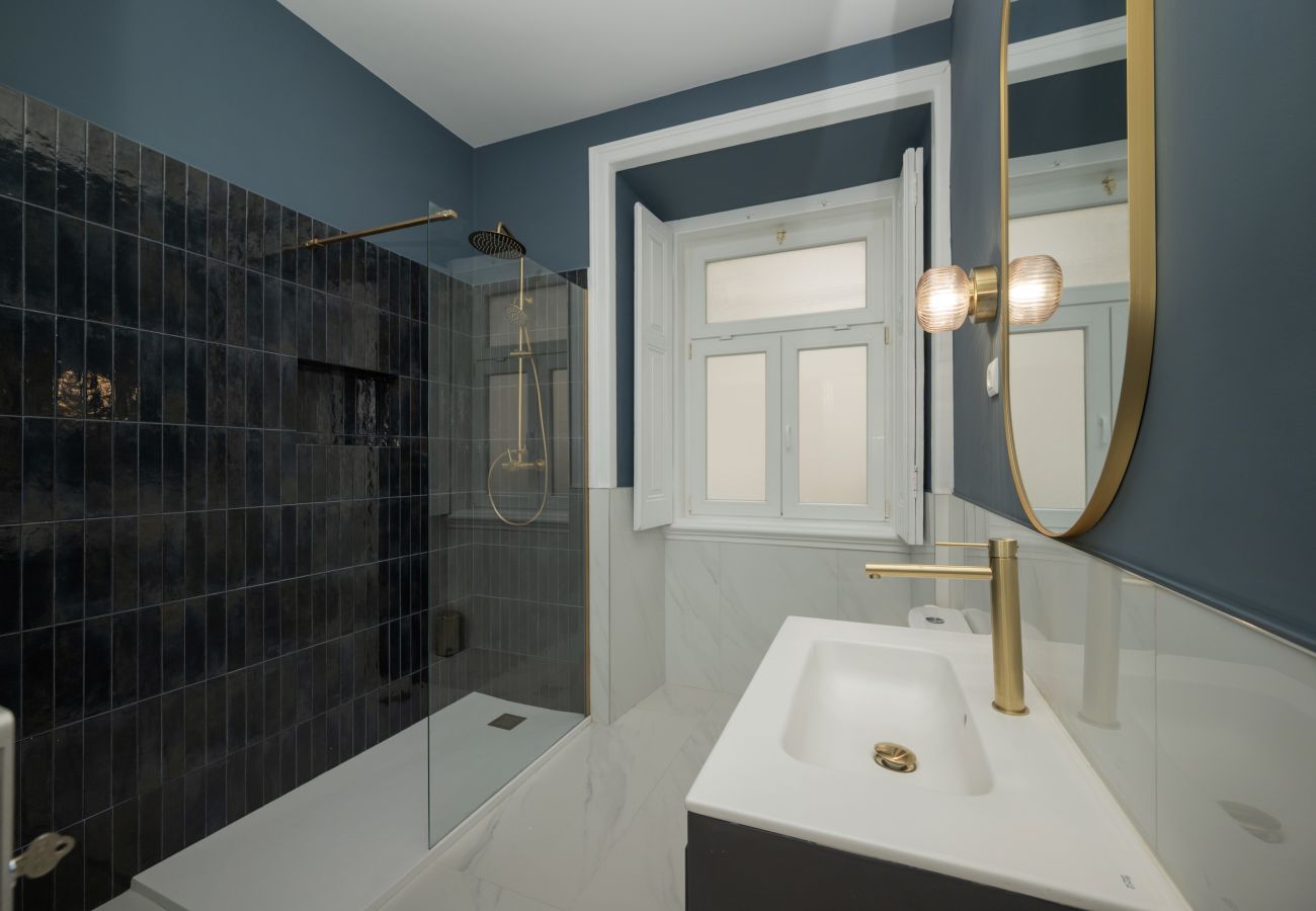 Quarto em Lisboa - Four Horizons I Atitlán by Hosty