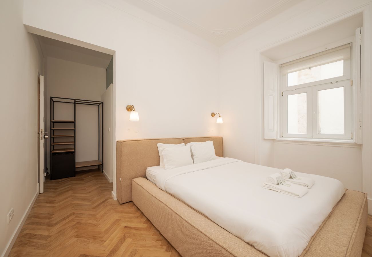 Quarto em Lisboa - Four Horizons I Atitlán by Hosty