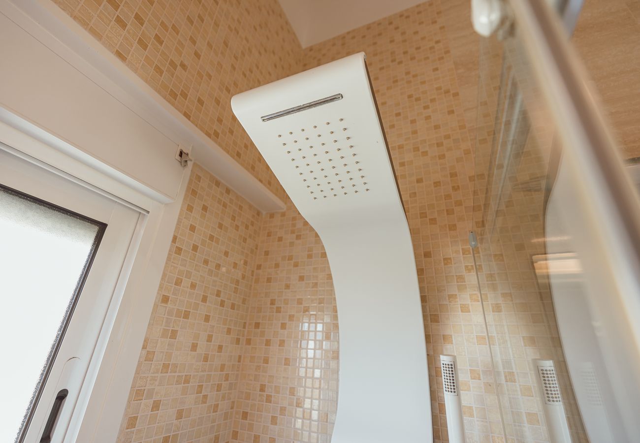 Quarto em Lisboa - Gaspar House in Areeiro Room III by Hosty
