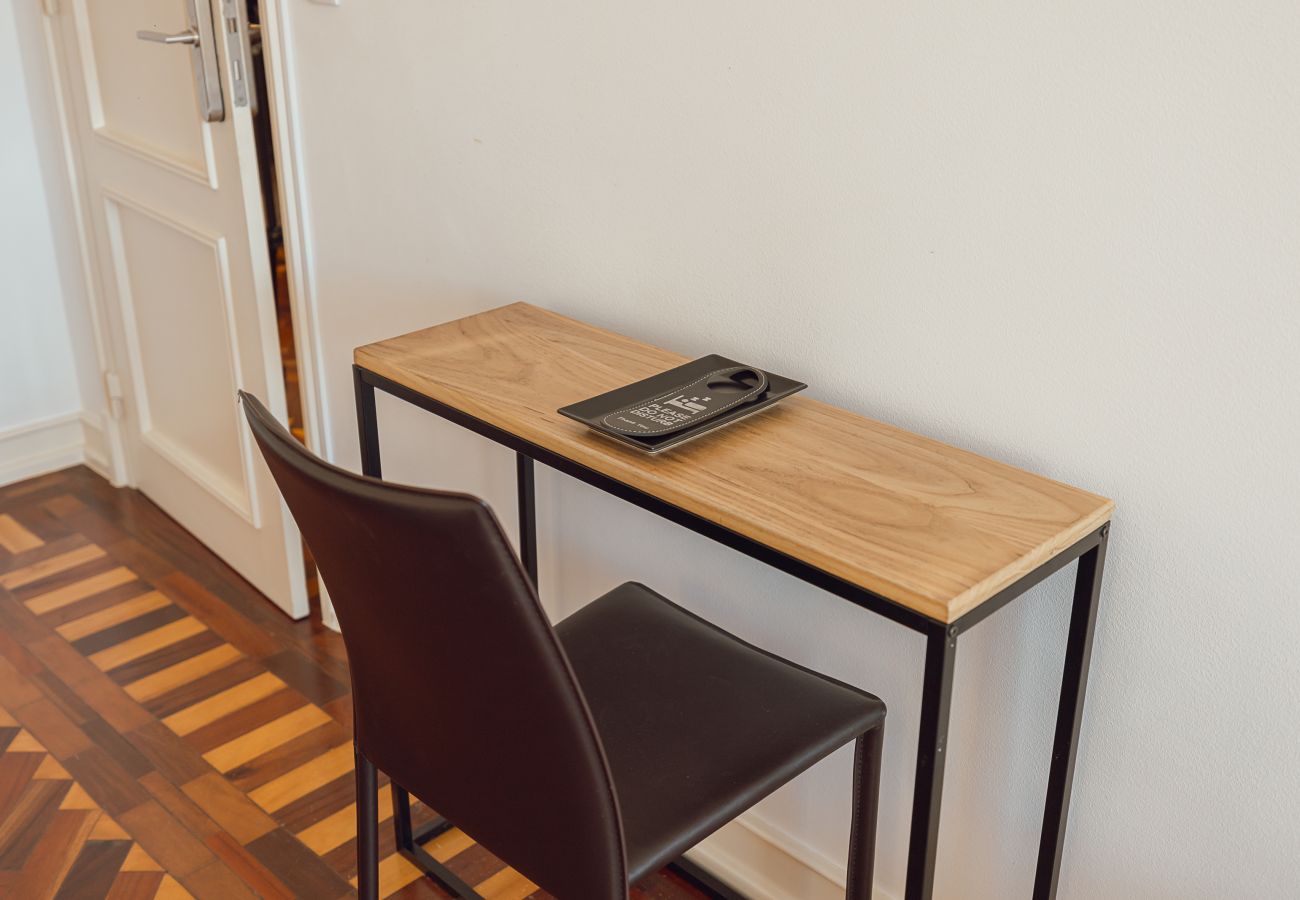 Quarto em Lisboa - Gaspar House in Areeiro Room III by Hosty