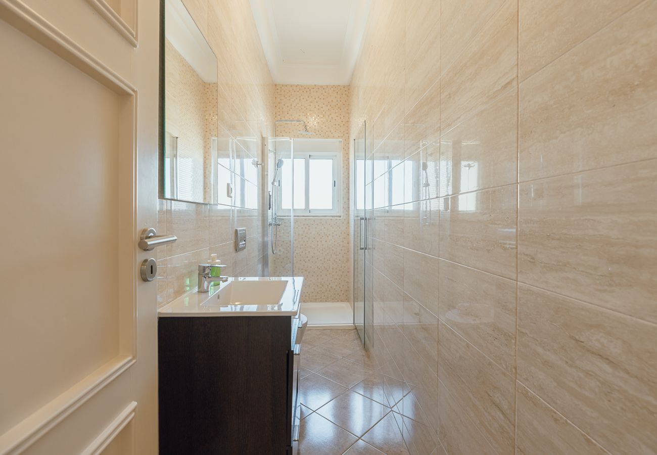 Quarto em Lisboa - Gaspar House in Areeiro Room III by Hosty