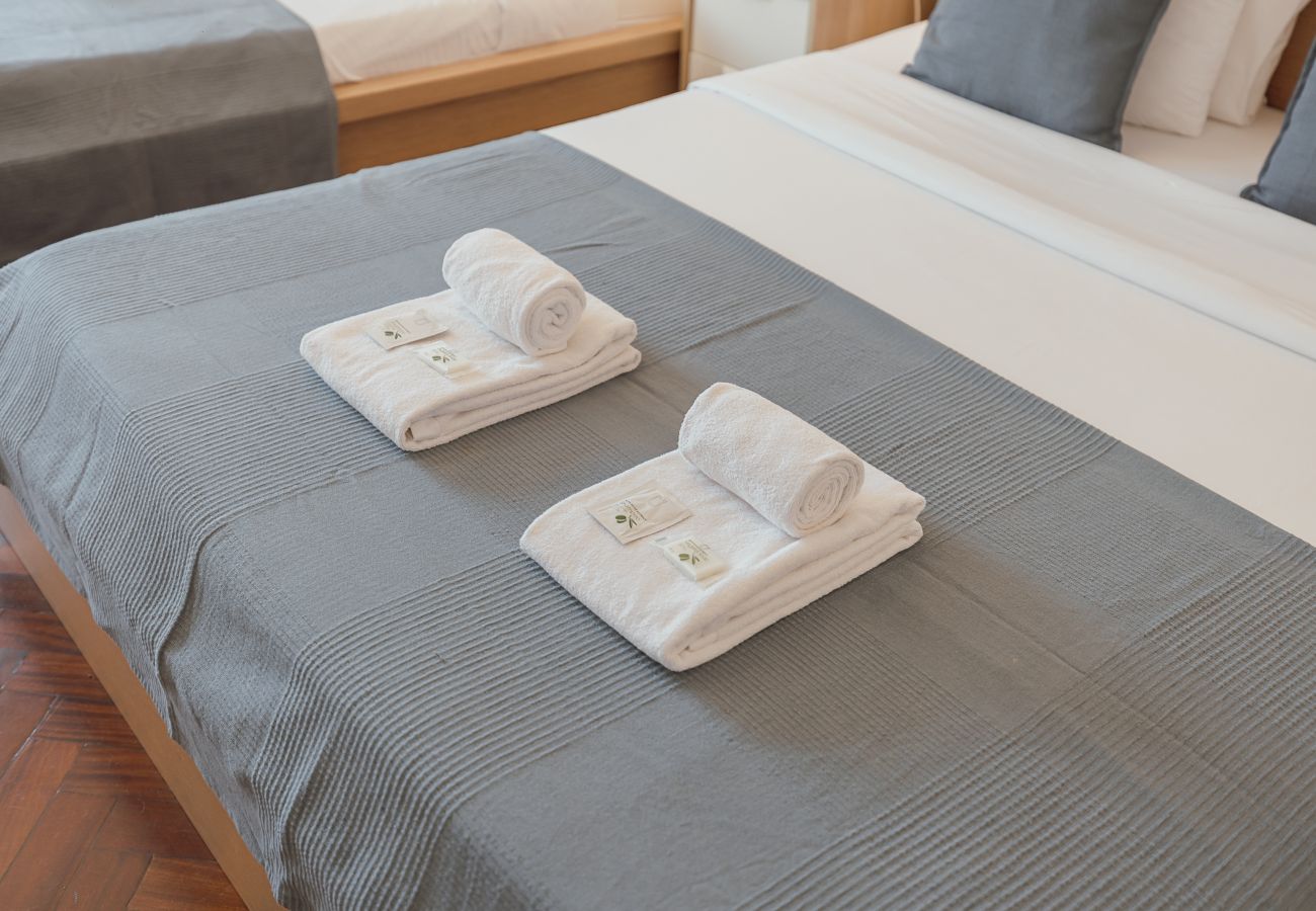 Quarto em Lisboa - Gaspar House in Areeiro Room III by Hosty