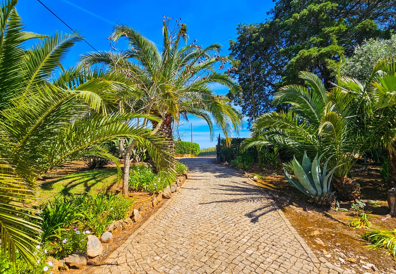 Villa em Portimão - Alvor Private Pool Villa | Large Garden & Peace