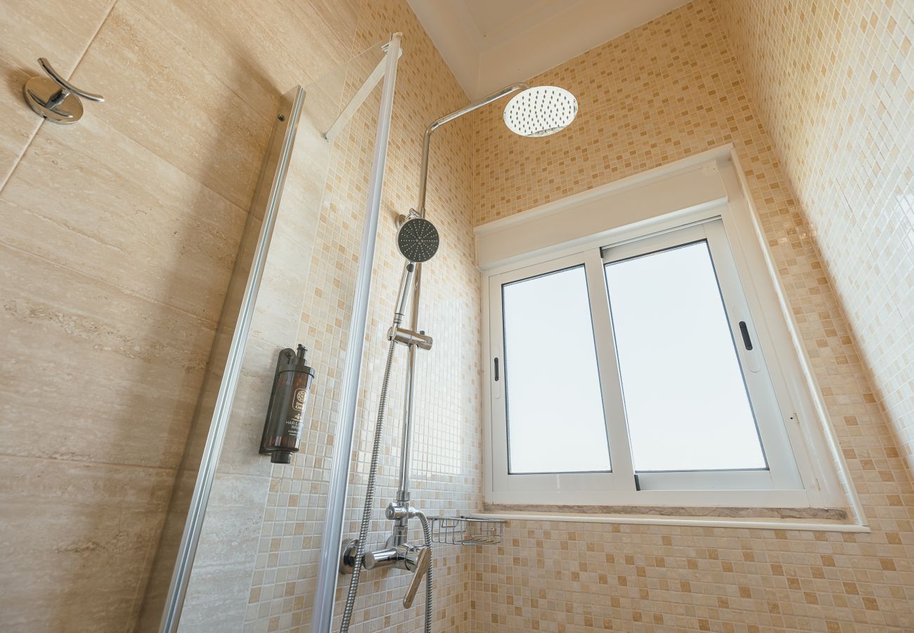 Quarto em Lisboa - Gaspar House in Areeiro Room IV by Hosty