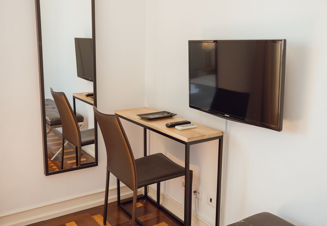 Quarto em Lisboa - Gaspar House in Areeiro Room II by Hosty