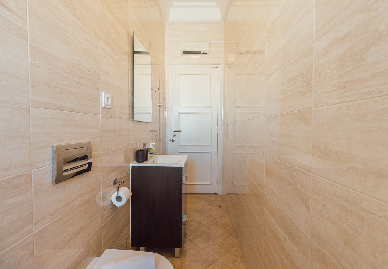 Quarto em Lisboa - Gaspar House in Areeiro Room II by Hosty