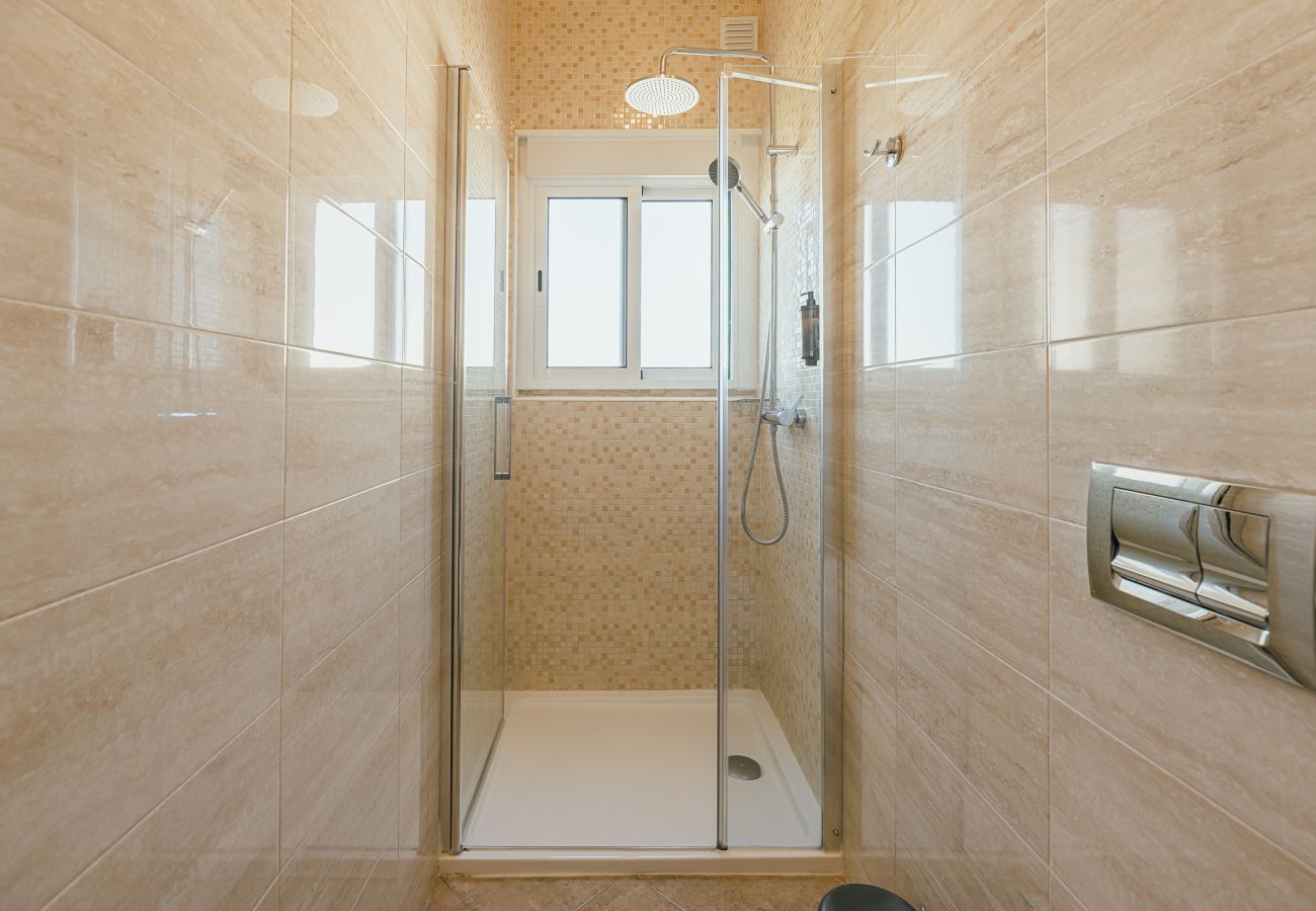 Quarto em Lisboa - Gaspar House in Areeiro Room II by Hosty