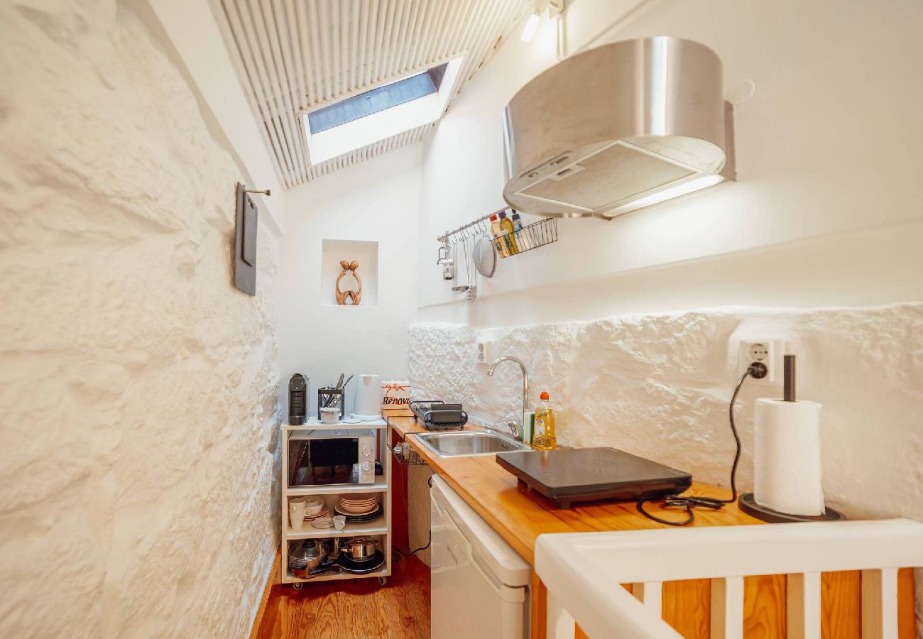 Apartment in Porto - Charming Tiny House by Hosty