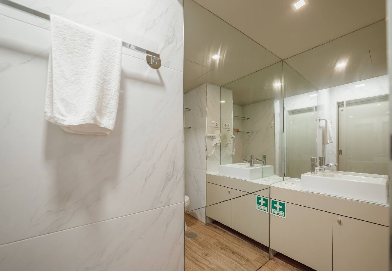 Apartment in Porto - Flores Deluxe by Hosty