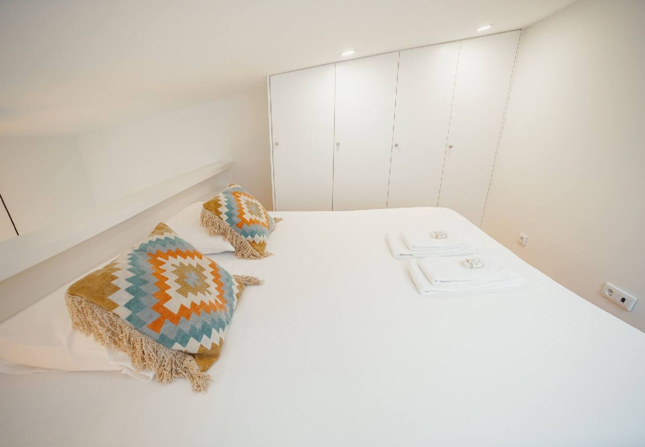 Apartment in Porto - Lapa Cozy 4 by  Hosty