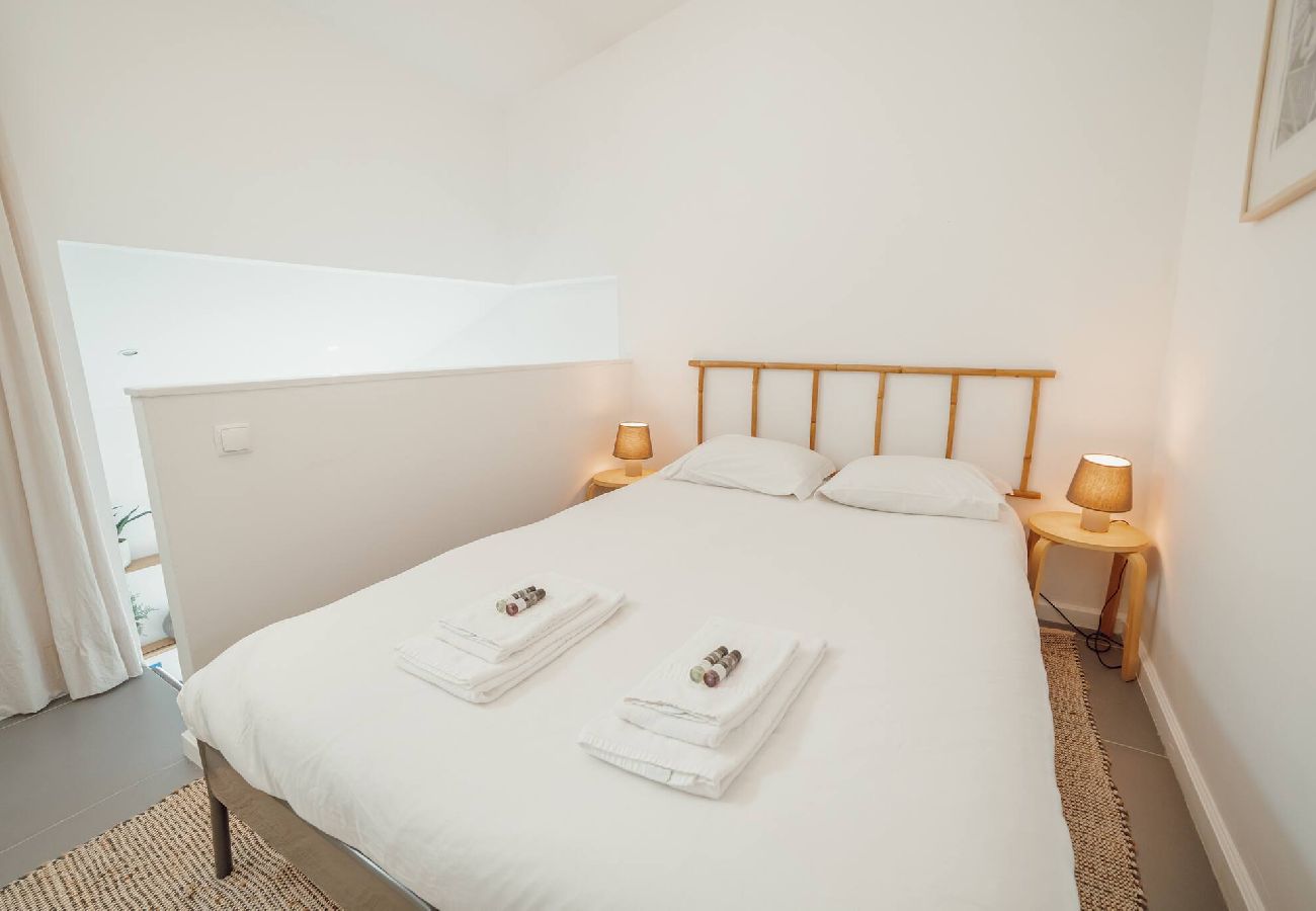 Studio in Porto - Modern Studio by Hosty