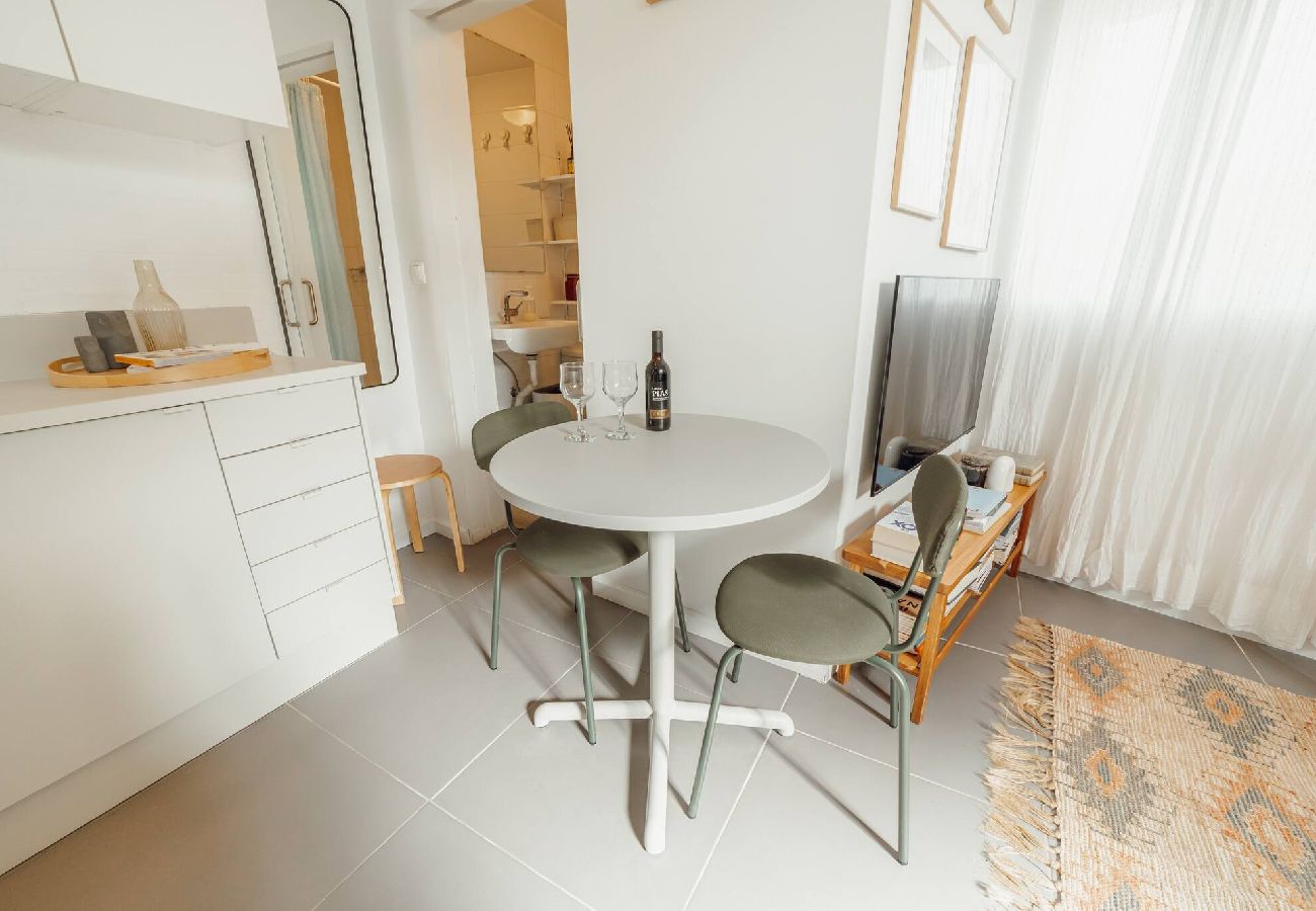Studio in Porto - Modern Studio by Hosty