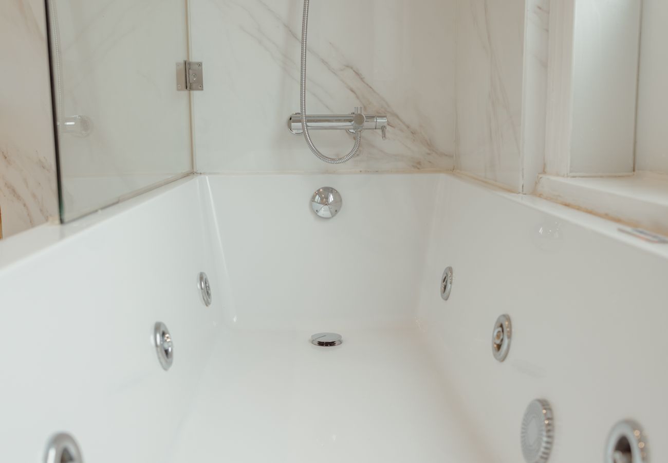 Rent by room in Porto - Boutique Suite Sculpture by Hosty