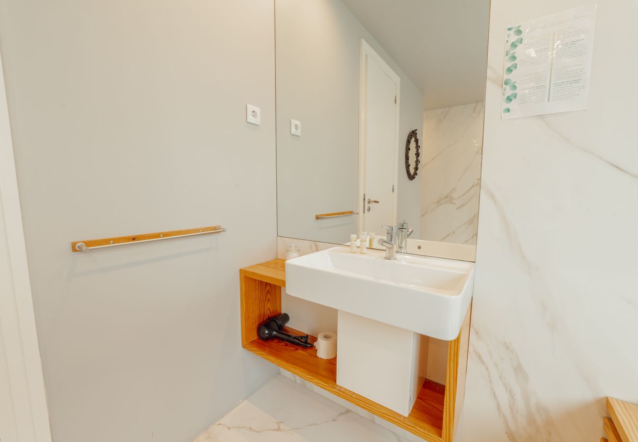 Rent by room in Porto - Boutique Suite Sculpture by Hosty