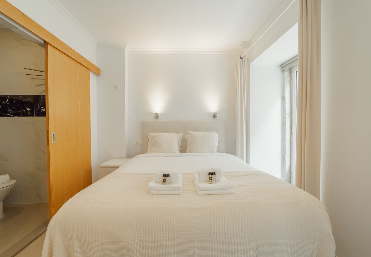 Rent by room in Lisbon - Downtown Lisbon Suite 101 by Hosty