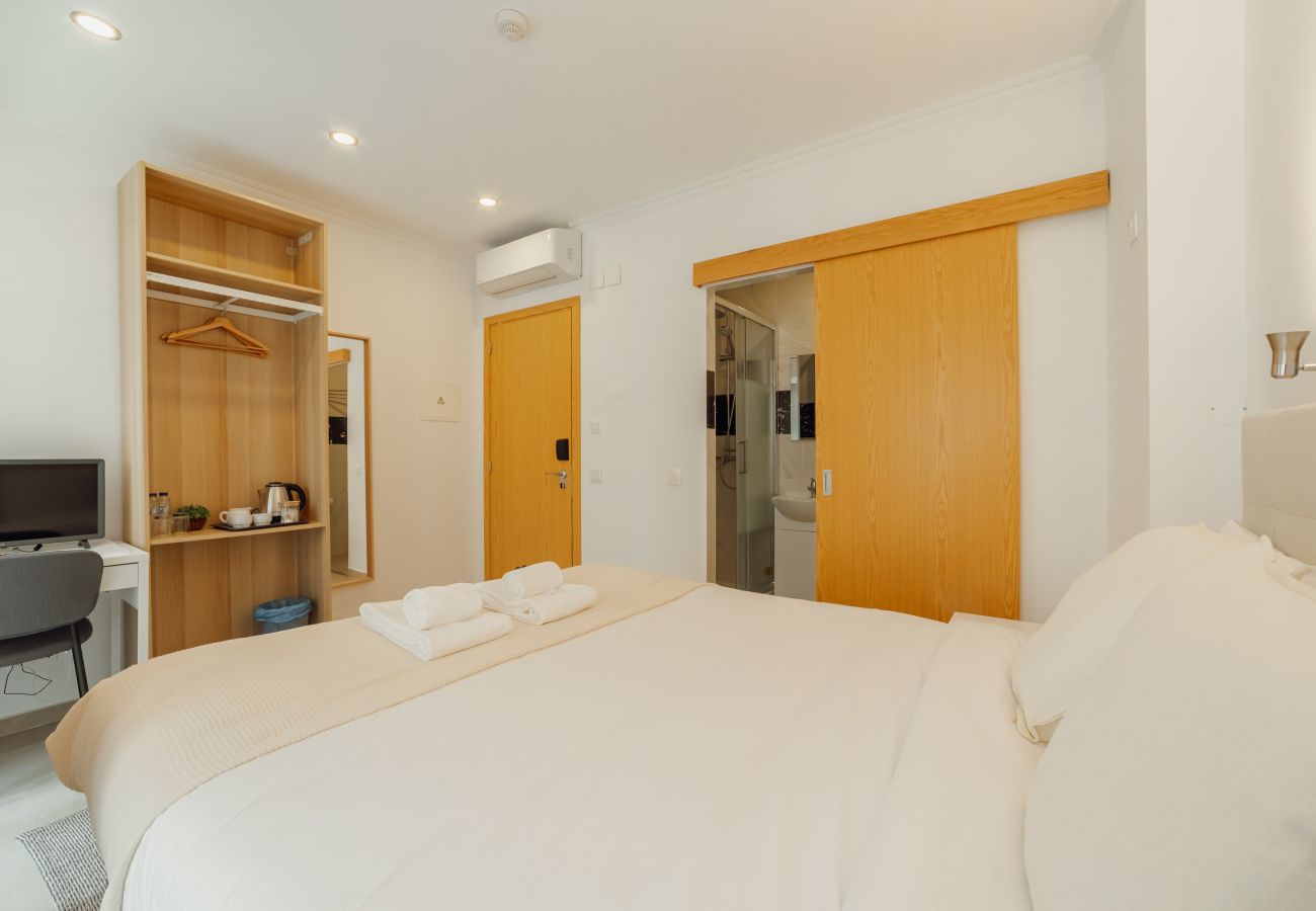 Rent by room in Lisbon - Downtown Lisbon Suite 101 by Hosty