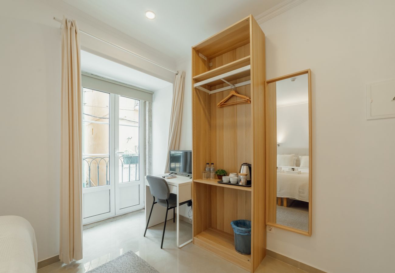 Rent by room in Lisbon - Downtown Lisbon Suite 101 by Hosty
