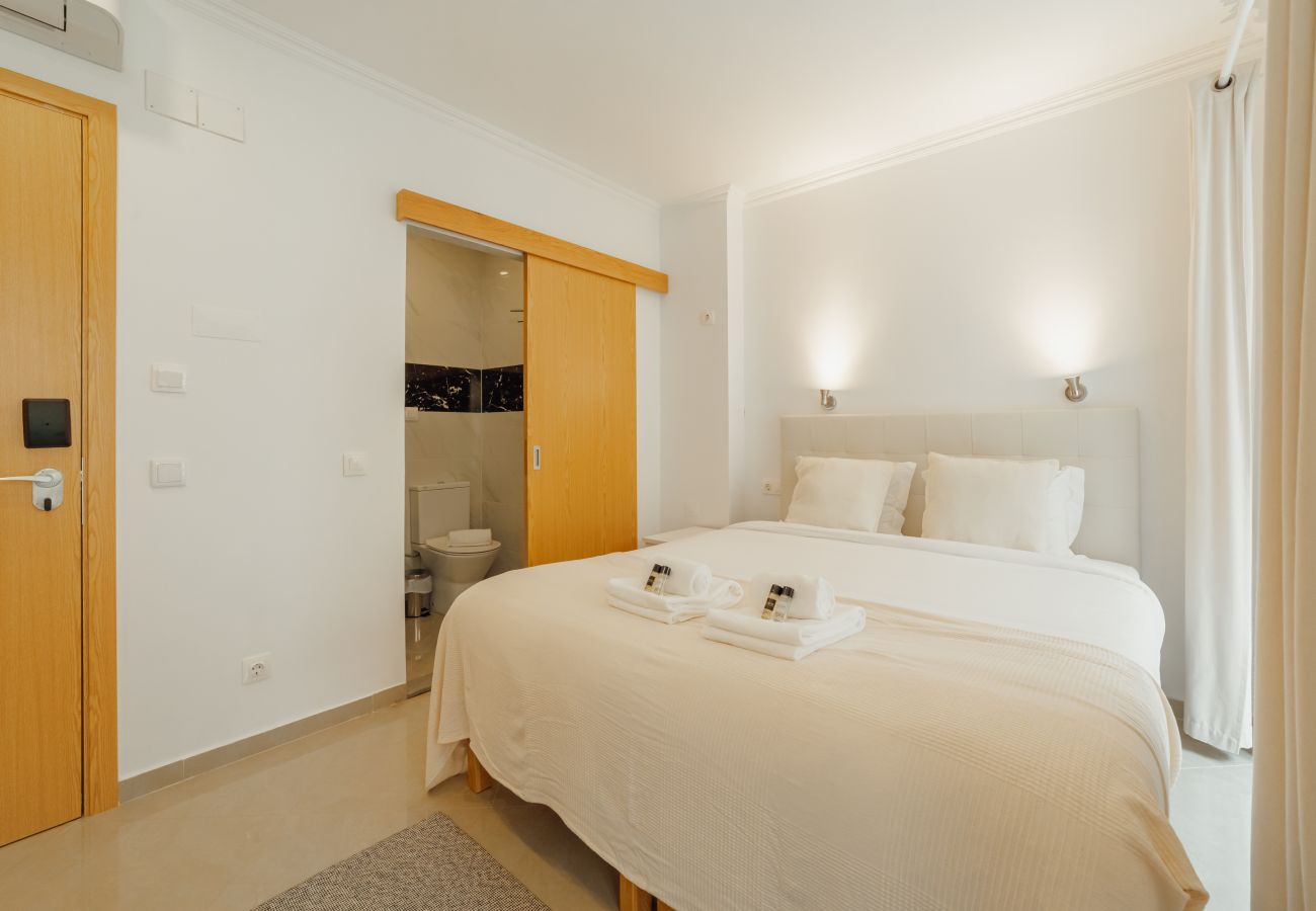 Rent by room in Lisbon - Downtown Lisbon Suite 101 by Hosty