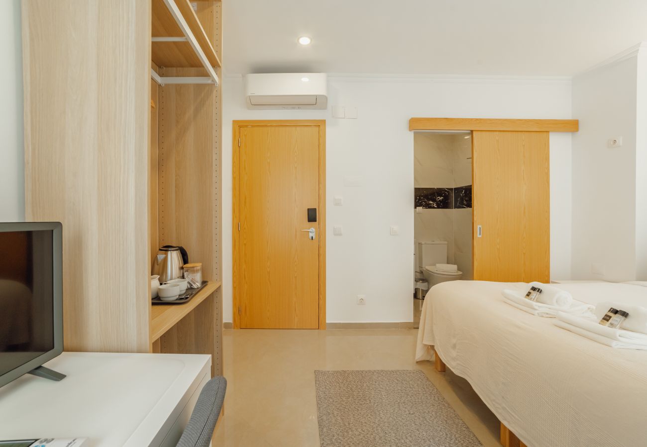 Rent by room in Lisbon - Downtown Lisbon Suite 101 by Hosty