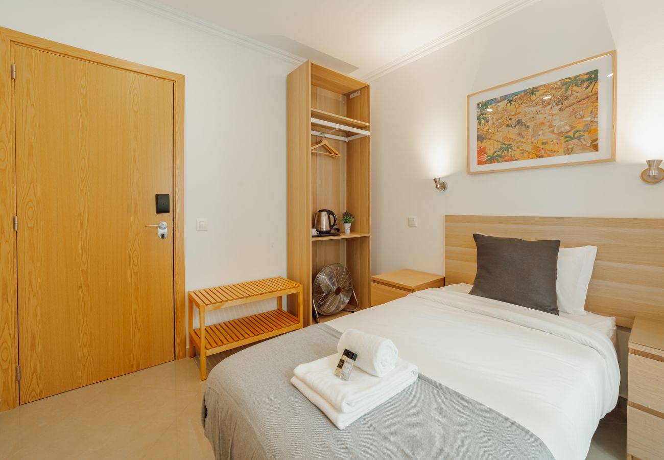Rent by room in Lisbon - Downtown Lisbon Suite 102 by Hosty