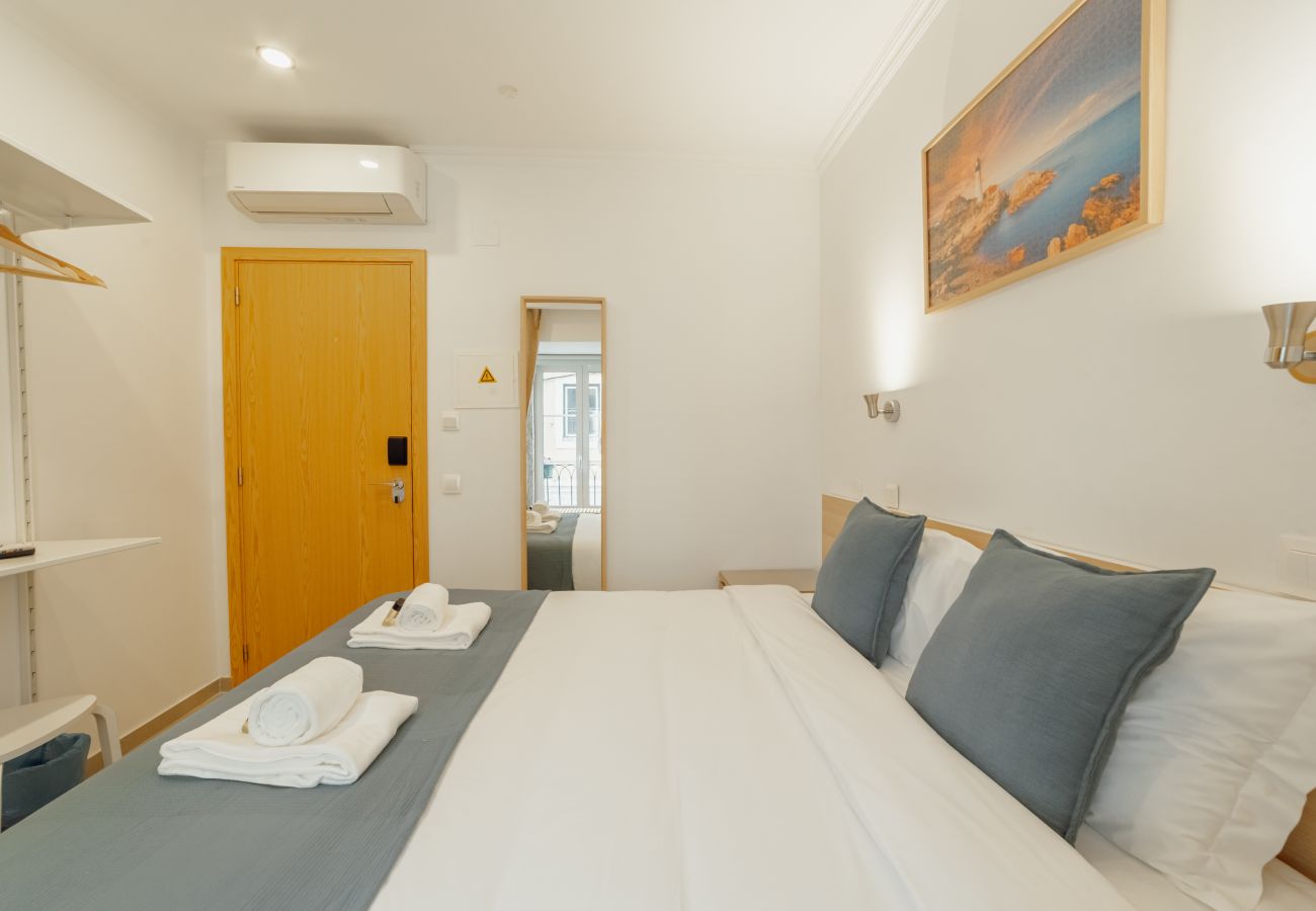 Rent by room in Lisbon - Downtown Lisbon Suite 103 by Hosty
