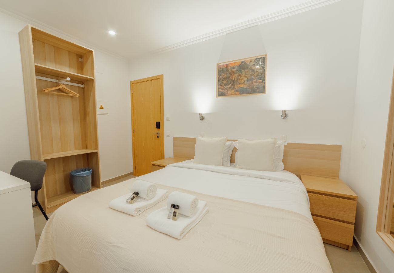 Rent by room in Lisbon - Downtown Lisbon Suite 105 by Hosty