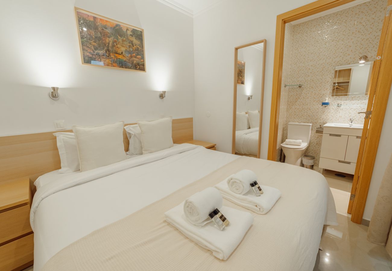 Rent by room in Lisbon - Downtown Lisbon Suite 105 by Hosty