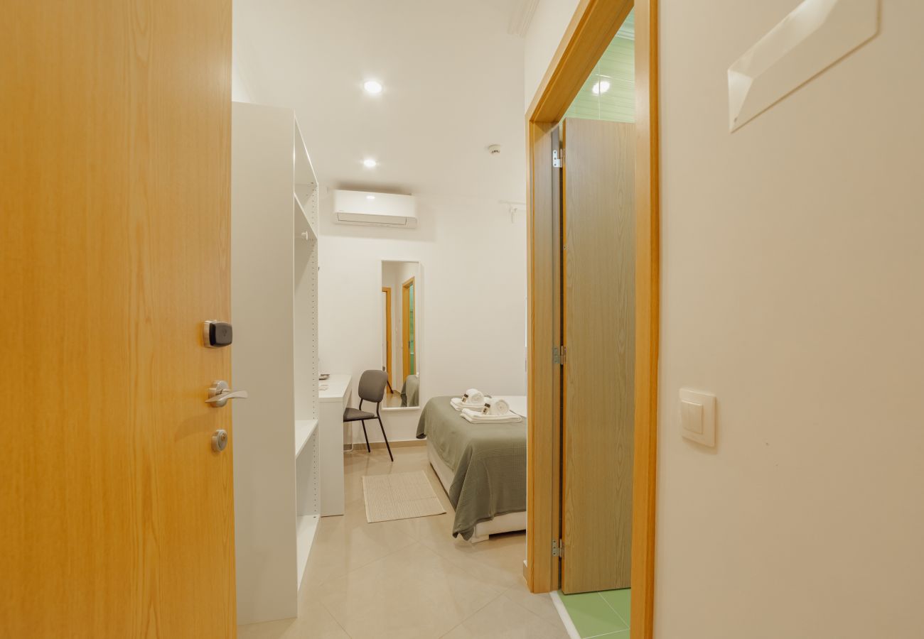Rent by room in Lisbon - Downtown Lisbon Suite 107 by Hosty