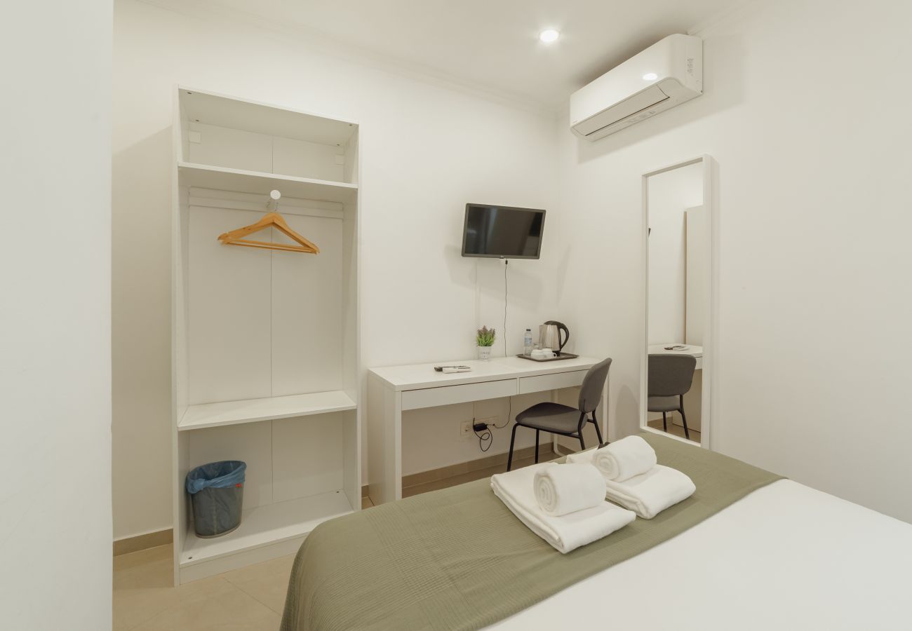 Rent by room in Lisbon - Downtown Lisbon Suite 107 by Hosty