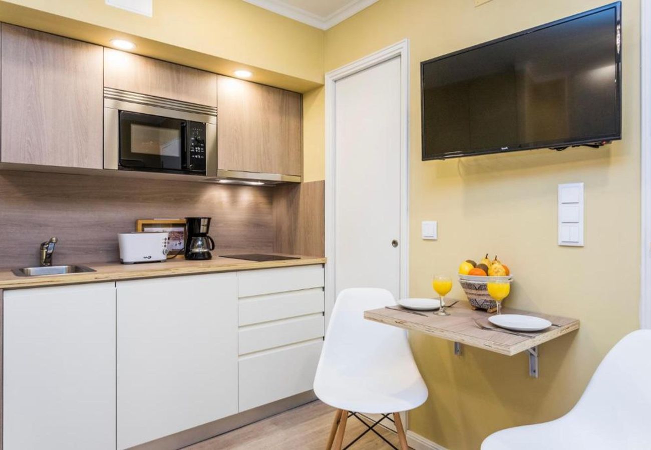 Studio in Lisbon - Alfama Stylish II by Hosty